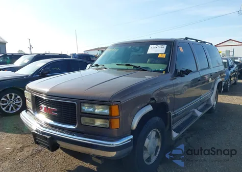 1998 GMC Suburban K1500 z USA, uszkodzony, nr VIN 1GDFK16RXWJ728665